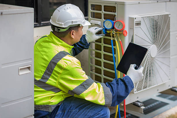 Professional Hvac technician working in Bridgeport, IL